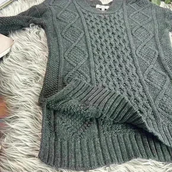 Madewell Cable Knit Long Sleeve Crew Neck Thick Sweater, XXS - Picture 6 of 9